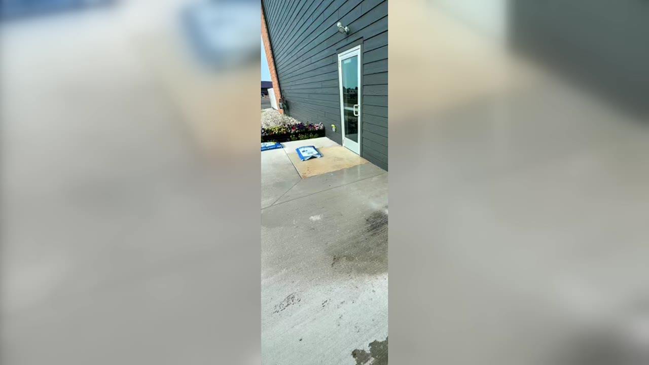 Entrances and walkway cleaning